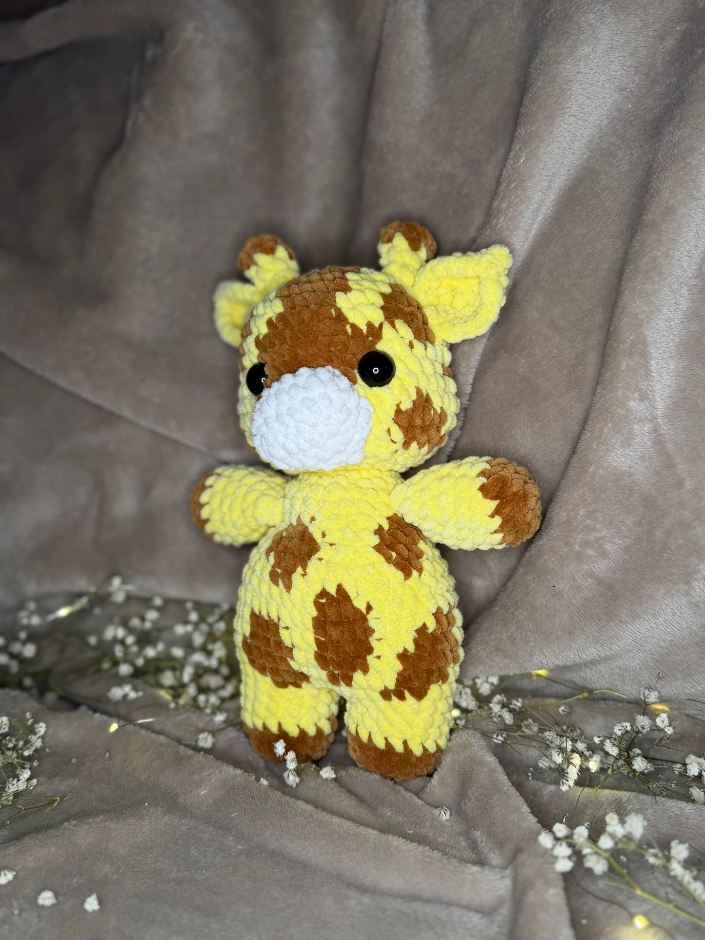 Giselle kleine stehende Giraffe