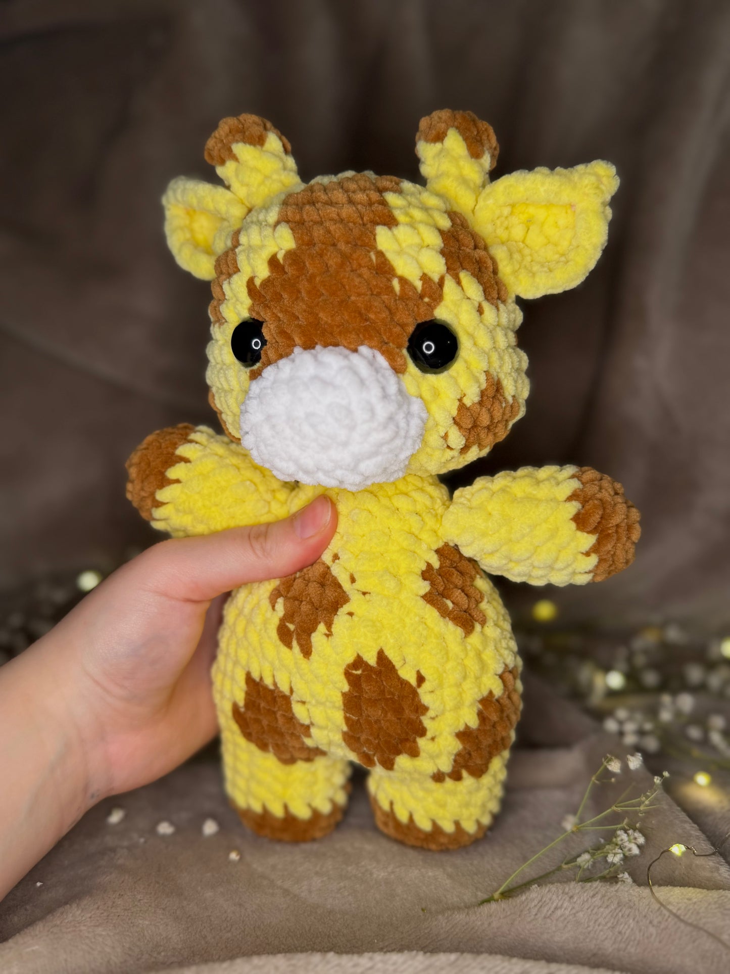 Giselle kleine stehende Giraffe